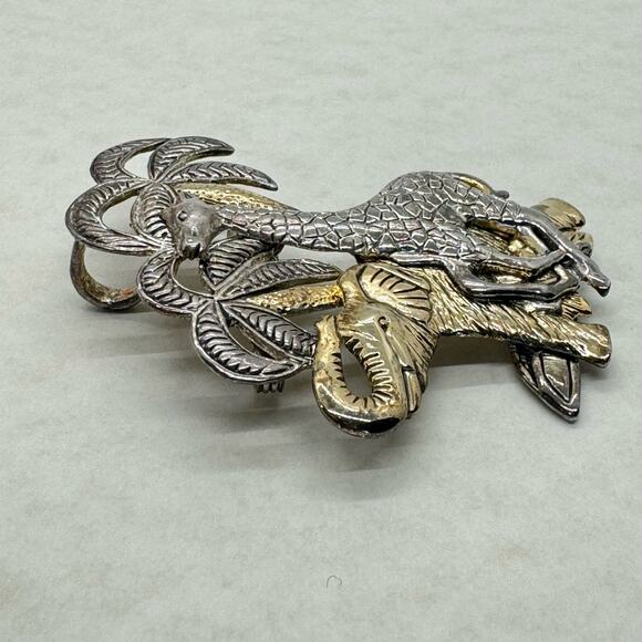 Vintage MJ Brooch Pendant Elephant Giraffe Palm Trees Gold Silver Tone Signed - Picture 5 of 10